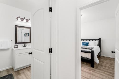 4BD Lodge at Table Rock Lake - Near Marina - Pool - BBH 4BD Lodge at Table Rock Lake - Near Marina - Pool - BBH