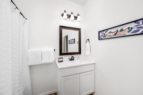 4BD Lodge at Table Rock Lake - Near Marina - Pool - BBH 4BD Lodge at Table Rock Lake - Near Marina - Pool - BBH