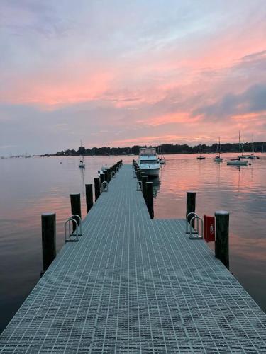 Borough Beach Apartment in Stonington, USA