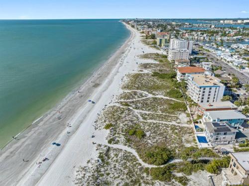 Amazing House Block from Beaches & Attractions in St Pete Beach, USA