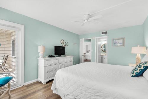 Hol Surf & Racquet Club 710 near Harbor Docks