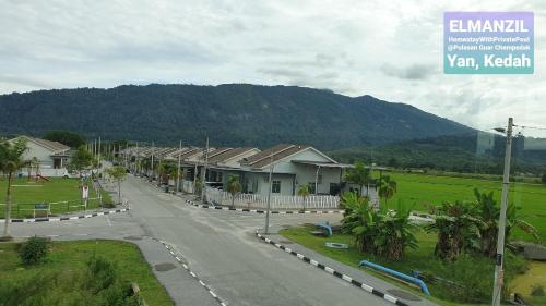 El Manzil Homestay with Pool photo 2