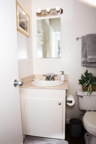 Bathroom, Homey Oasis within minutes of San Diego adventures in Birdland