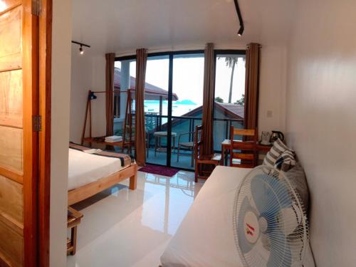 Corong Beach Resort – El Nido, WI