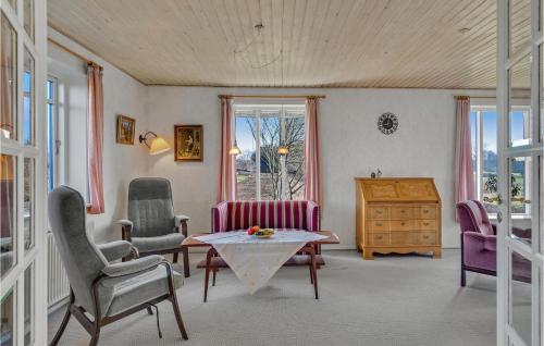  Amazing Home In Vester Skerninge With Wifi And 3 Bedrooms in Vester-Skerninge
