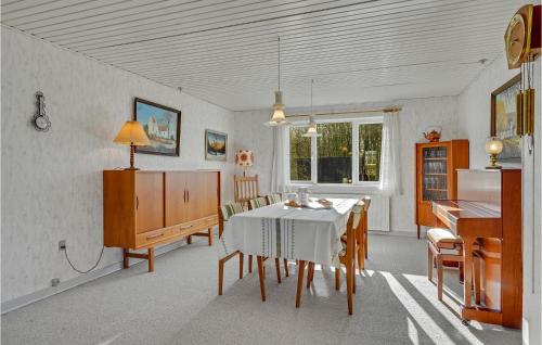  Amazing Home In Vester Skerninge With Wifi And 3 Bedrooms in Vester-Skerninge