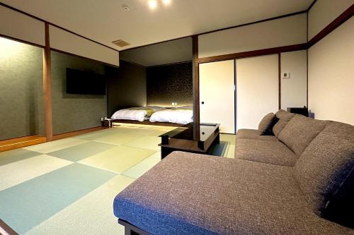 Twin Room with Private External Bathroom