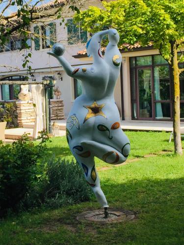 Villa Isidoro ampio parco ,piscina privata, arte e giochi , fitness, Verona (foto 8)