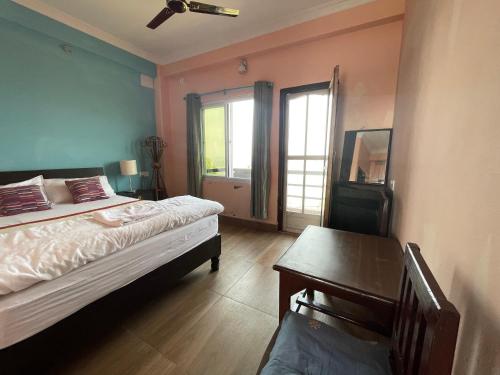 Single Room with Mountain View image 6
