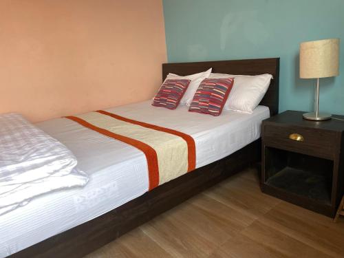 Single Room with Mountain View image 4