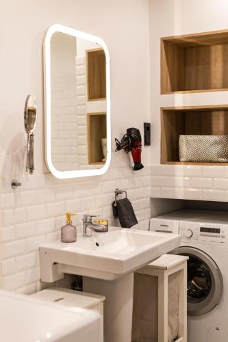 Real Apartments Semmelweis - image 5