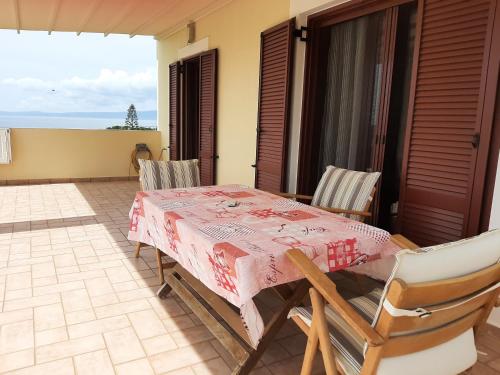 Avia, house with privillaged view, 100 meters from the sea