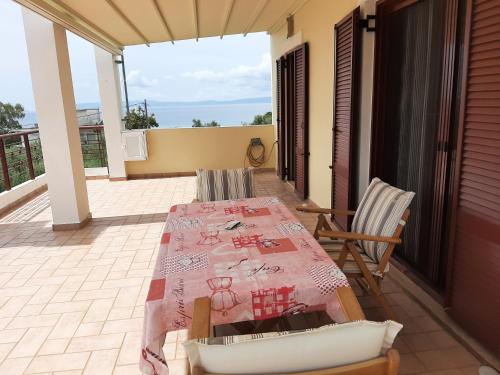 Avia, house with privillaged view, 100 meters from the sea