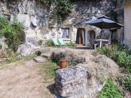 A cave house with a splendid, historic charm - Location saisonnière - Villentrois-Faverolles-en-Berry