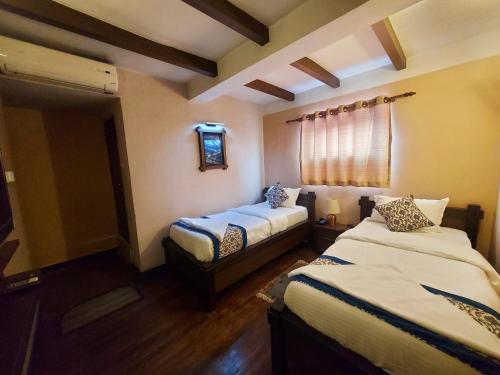 2 twin beds