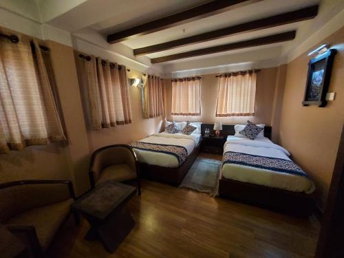 1 double bed, 1 twin bed