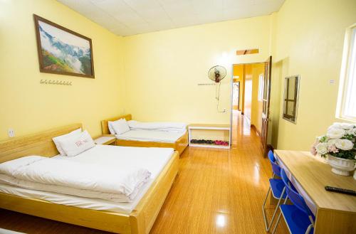 3 queen beds