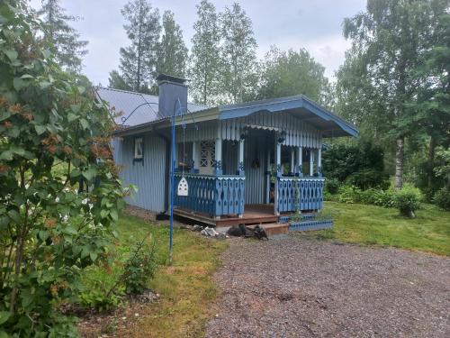 . Tohmajärvillä sininen talo