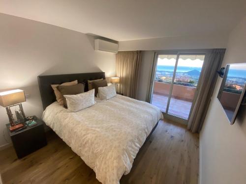 Appartement avec vue mer panoramique in Mandelieu-la-Napoule Center