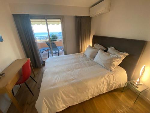 Appartement avec vue mer panoramique in Mandelieu-la-Napoule Center