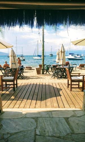 Étterem, Monalisa Guesthouse Pé na Areia Ilhabela (Monalisa Guesthouse Pe na Areia Ilhabela) in Praia Saco da Capela