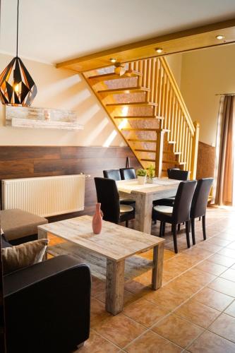 Shared lounge/TV area, Boroka Apartman Lenti in Lenti