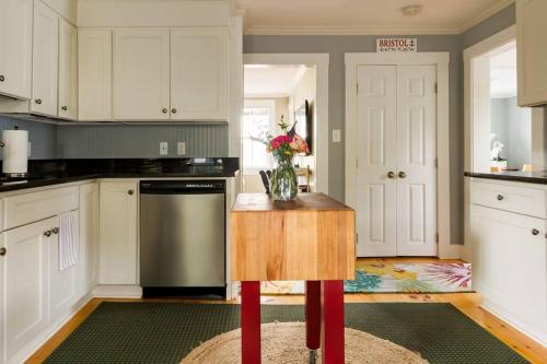 The Seaport House - Near Newport in Bristol (RI)