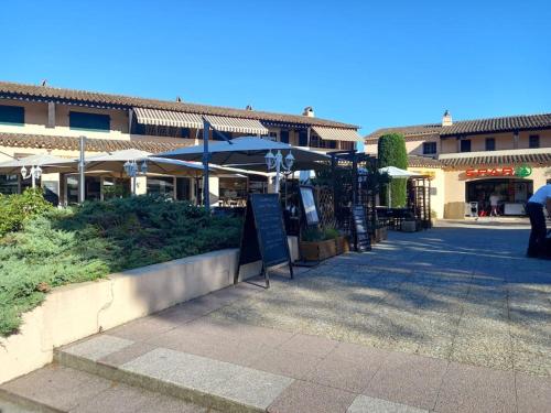 studio agay a 2 pas des plages in Agay