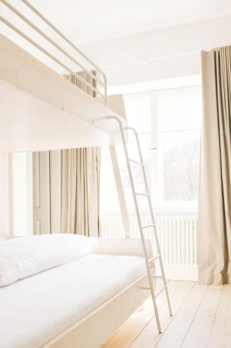 1 bunk bed
