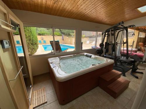 Maison de famille (piscine, jacuzzi et sauna)