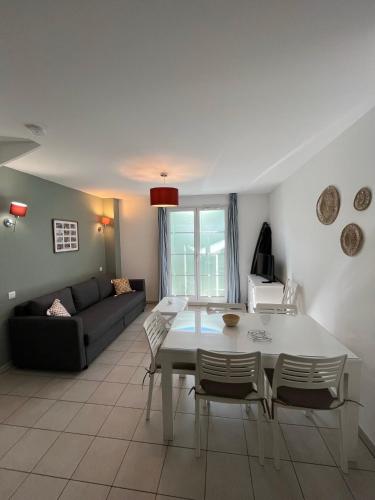 2 bedrooms, 4 beds