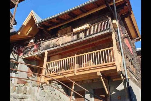  Appartement dans un village authentique des montagnes Valaisannes, Pension in Hérémence bei Lannaz