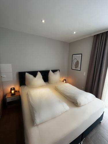 mala me Hotel Room Type - Deluxe King Room