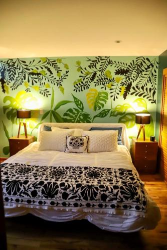 Luxurious Mid Century Modern folk art home photo 3
