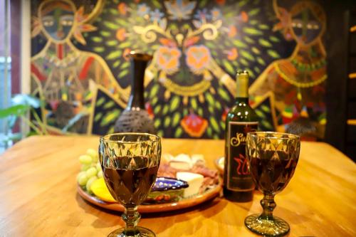 Luxurious Mid Century Modern folk art home photo 2