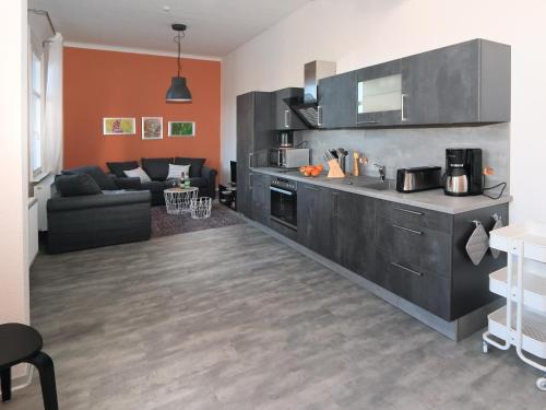 virtuve, Moderne Ferienwohnung am Thuringer Wald perfekt fur Familien, Paare & Urlaub mit Hund, mit Sauna & B in Georgenthal (Thuringia)