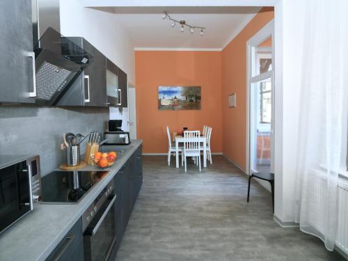virtuve, Moderne Ferienwohnung am Thuringer Wald perfekt fur Familien, Paare & Urlaub mit Hund, mit Sauna & B in Georgenthal (Thuringia)