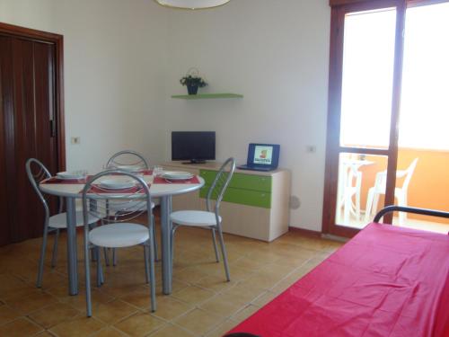 2 bedrooms, 4 beds