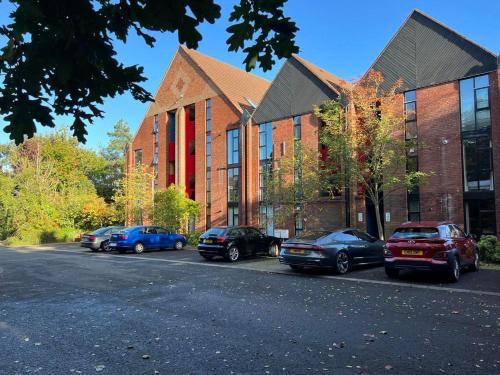 ทัศนียภาพภายนอกโรงแรม, Modern Luxurious Apartment w/ Patio Balcony & View in เบลล์วิว