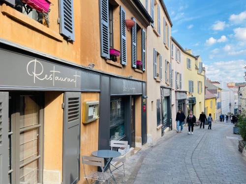 Studio au vieux Marly-le-Roi - Bien equipé - Matelas de qualité - 7min du Train vers Paris