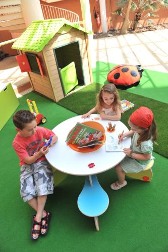 สนามเด็กเล่น, Hotel Arles Plaza in อาร์ลส์