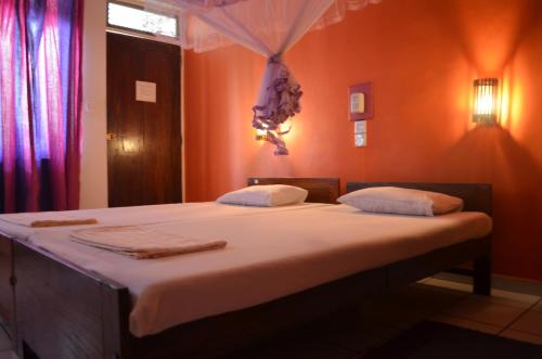 Standard Double Room image 3