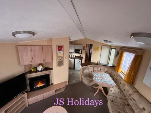 3 bedrooms, 6 beds