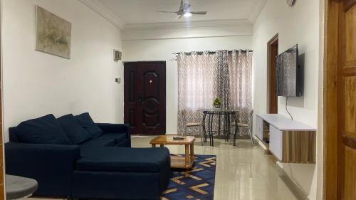 Super Cozy and simple 2BR APT 5 mins from westhills mall