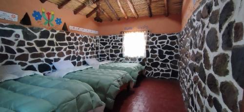 1 double bed, 2 twin beds