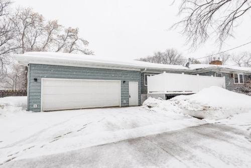 NEW Remodeled Townhome Close to Downtown in Fargo, USA