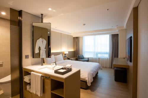 room detail thumbnail 1
