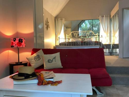 Romance Chalet on Gallery Walk with Spa, Fireplace, WiFi & Netflix