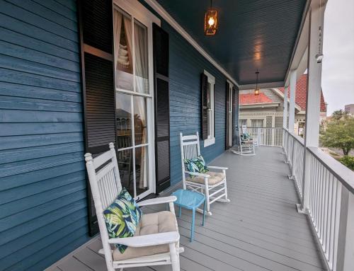 Buitenkant, The 1890 Freeman House near Port of Galveston