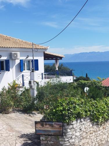  Villa Panorama Michalis Haikos two minutes walk to the beach Peroulia, Pension in Kómpoi bei Chrisokellaria